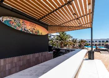 Bar Oasis – Bar piscina con snack y carta (en Coral Cotillo Beach, frente a Coral Cotillo Reef) Hotel Coral Cotillo Reef El Cotillo Bar Oasis – Bar piscina con snack y carta (en Coral Cotillo Beach, frente a Coral Cotillo Reef) Hotel Coral Cotillo Reef El Cotillo