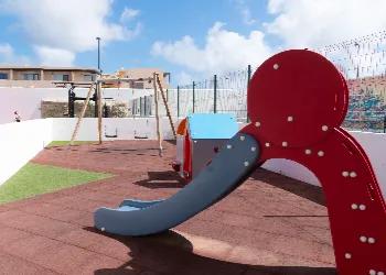 Parque infantil junto a la zona deportiva Hotel Coral Cotillo Beach El Cotillo Parque infantil junto a la zona deportiva Hotel Coral Cotillo Beach El Cotillo