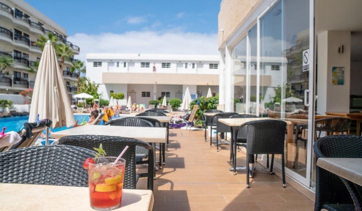 Terraza Apartamentos Coral California Playa de las Américas Terraza Apartamentos Coral California Playa de las Américas
